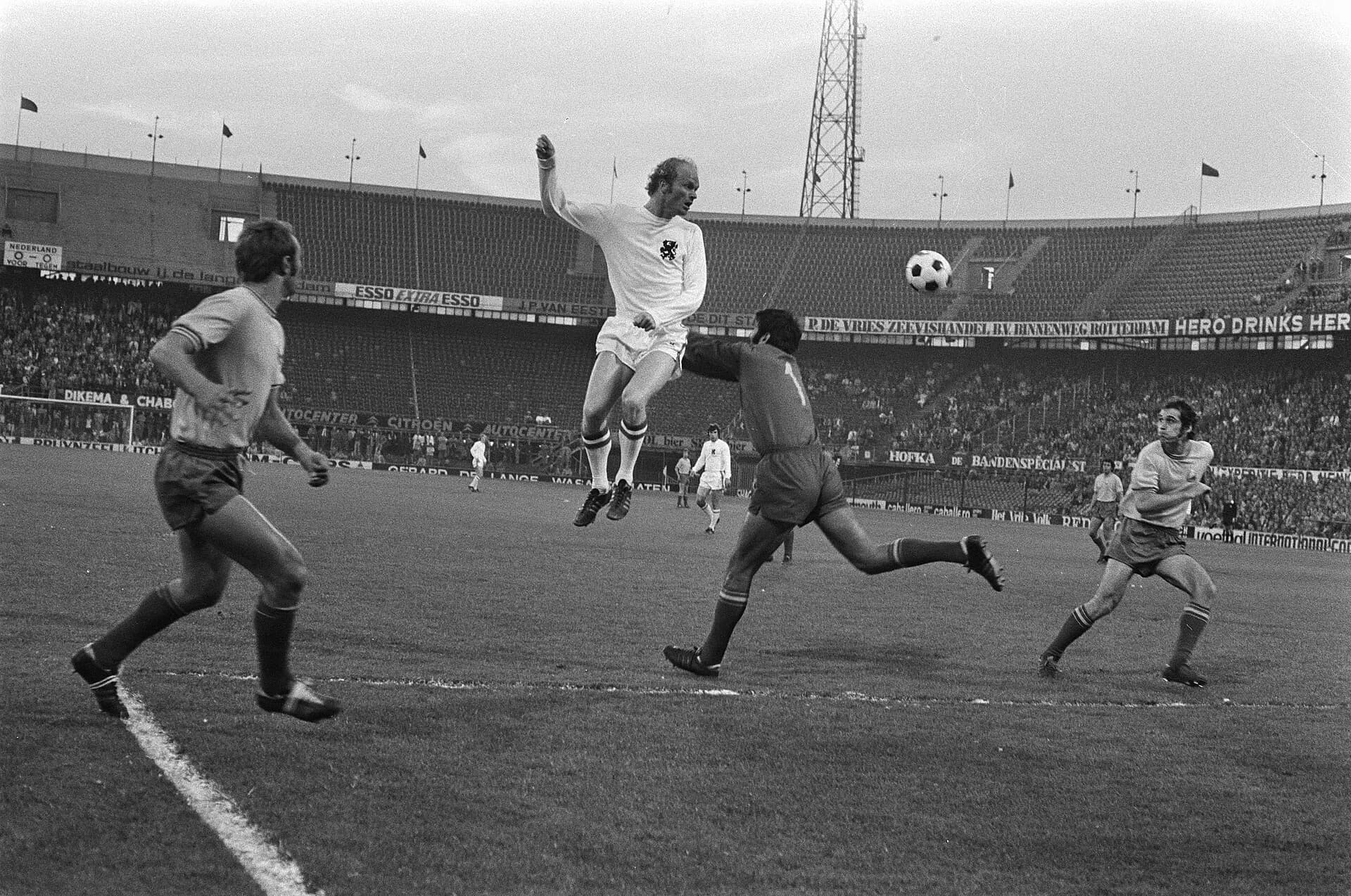 Olanda – România 0-0, meci de pregătire pentru Cupa Mondială, 5 iunie 1974. Ruud Geels la lovitura de cap.